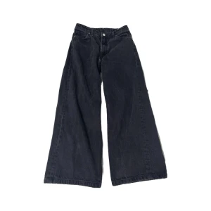Baggy jeans - baggy jeans från monki! säljer då de är för korta i benen för mig som är 165 ♡