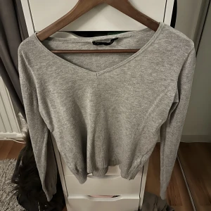 Stickad tröja. - Superfin stickad tröja! Andnöd fåtal gånger.