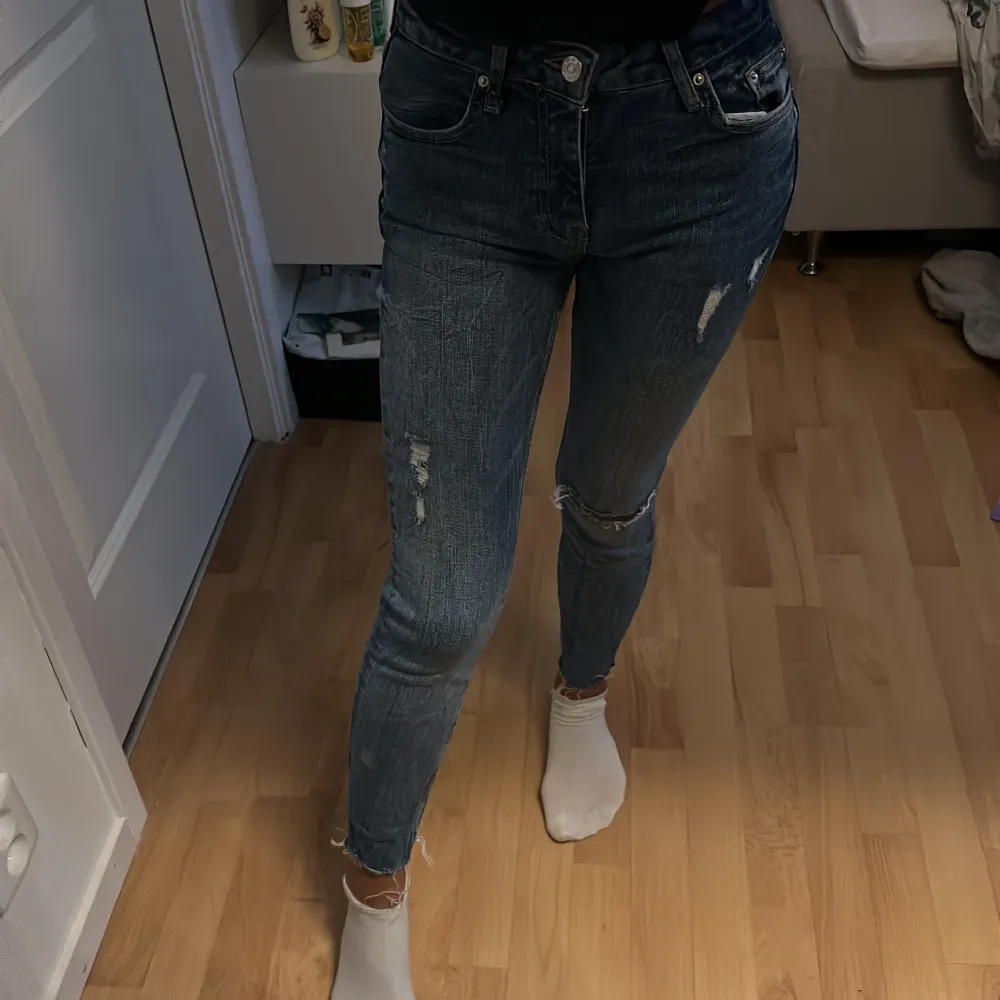 Tajta jeans från Zara.  Är 1.59 så dessa passar mig i längden perfekt.. Jeans & Byxor.