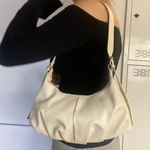 Väska - Intressekoll på denna jättefina väska