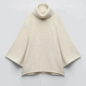 Vit stickad tröja  - Säljer denna vita stickade tröja från zara. Använd fåtal gånger så i bra skick💕