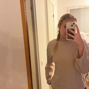 Tröja från hm - En typ pjymas tröja från hm men går att anväda till annat också, köpt i sommras men knappt använd 