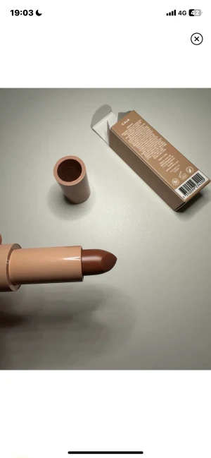 Caia Lipstick - Säljer mitt läppstift i färgen chick💘 har endast provat färgen på handen annars oanvänd💕❤️