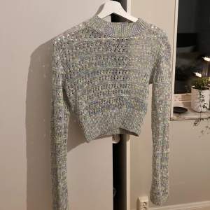 Hålstickad tröja i olika färger från Zara. Använt fåtal gånger 🥰