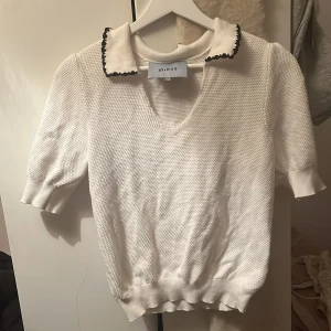 Snygg vit tröja❤️ - Snygg vit tröja från minus använt cirka 2 gånger❤️