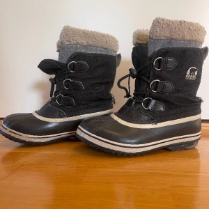  Sorel skor (vattentäta) - Ett par sorel vattentäta skor slitna men funkar. I storlek 37