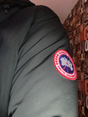 Canada goose  - Säljer en canada goose vinter jacka nu när vintern börjar närma sig. Helt ny och väldigt varmt material. Den kostade 8500 och sälj nu för 3000
