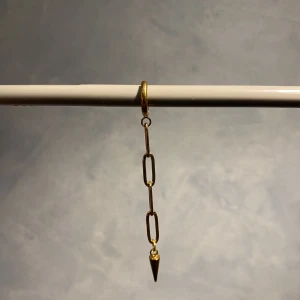 Örhängen - Sååå fina örhängen! Modell: Edith guld 💗