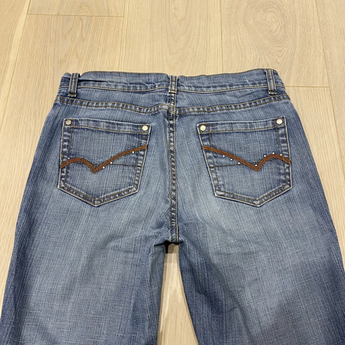 lågmidjade/midwaist jeans med bootcut💕