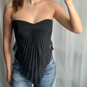 Svart topp - Vintage svart korsettopp från Evita. Storlek 12, passar S/M och över C-kupa 🖤
