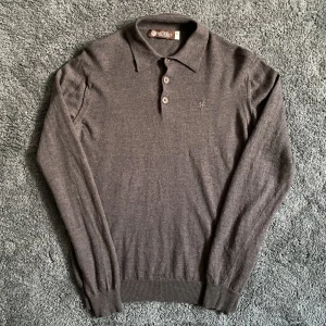 Morris Rugbytröja - Säljer min sjukt snygga Morris rugbytröja i storlek M. Bra skick 8/10 hör gärna av er vid fler frågor😁