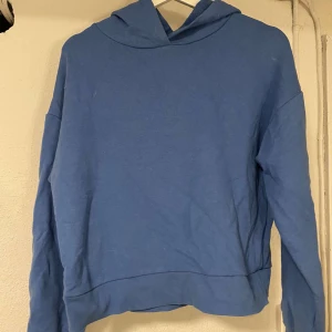 Hoodie - Storlek S 50kr frakt tillkommer!
