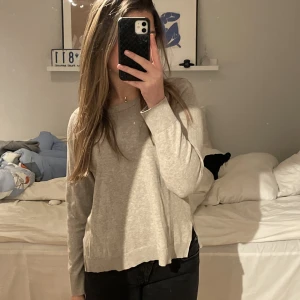 Tunnstickad tröja - Jätte fin tunnstickat tröja i 100% bomull🤍