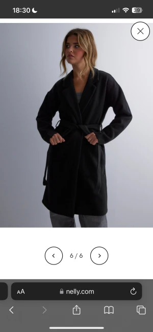 Kappa - Helt ny, köpte två stycken och valde den andra. Köpt för 550kr och aldrig använt. Prislapp är fortfarande kvar. Passar både för de som har xs. Jackan sitter bra och är bekväm. Modellen på bilden är 163 cm. Priset kan diskuteras vid snabb affär!