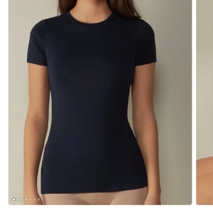 Intimissimi - Mörkblå T shirt från intimissimi💓knappt använd i jättebra skick!