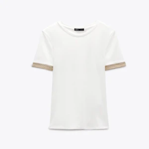 Zara topp - Säljer den här skit snygga populära zara tröjan som inte går att köpa längre. Passar inte mig så nästan oanvänd❤️❤️