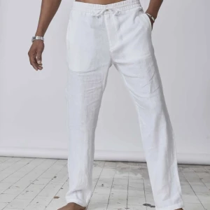 Linnebyxor  - Säljer min killes linnebyxor från Skagen Clothing i storlek Xs som är helt slutsålda vid tillfället. Byxorna är helt nya och har aldrig användts. Byxorna är i herr modell men passar även jätte bra för tjejer, hör av er vid frågor <3