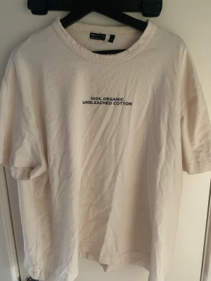 ASOS t-shirt - Vit t-shirt från ASOS, riktig skön.