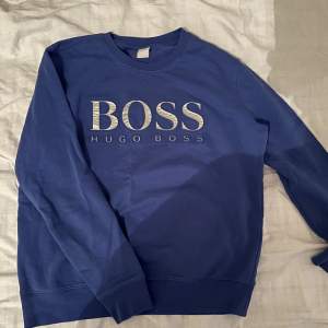 Hugo Boss tröja, passar storlek s/m, använd en gång