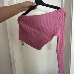 Enärmad topp - Rosa eärmad topp från hm😇 Aldrig använd lappar sitter kvar✨