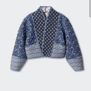 SÖKER MANGO JACKA - Söker denna så fina jackan från mango!! Strl S eller m🌼💕