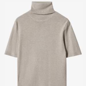 söker denna tröja från mango i stl S/XS !💞kan tänka mig att köpa för 100-200kr 💗 hör jätte gärna av dig om du har en och vill sälja !🥰
