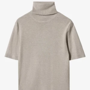 söker !💖 - söker denna tröja från mango i stl S/XS !💞kan tänka mig att köpa för 100-200kr 💗 hör jätte gärna av dig om du har en och vill sälja !🥰