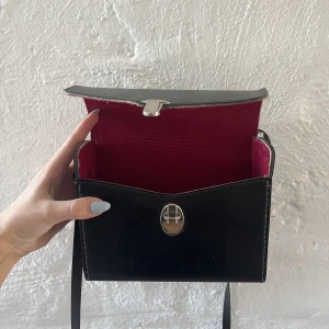 Vintage väska - Så snygg vintage väska, tror att den har varit en gammal kameraväska! Så cool❤️