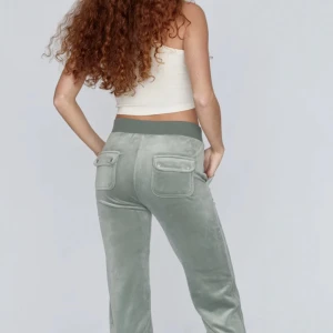 Säljer min juciy byxor! - Säljer mina juciy byxor. Jag har lagt upp en tidigare annons men de har blivit något fel med budgivningen och priset går inte att ändra. Då jag är i stort behov av att sälja. 