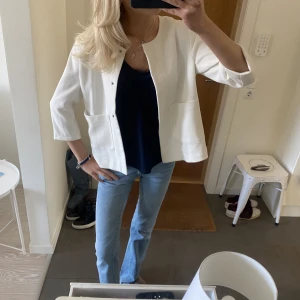 Trekvartsärmad jacka - Såå fin jacka/ kavaj med trekvartsärmar, aldrig använd 