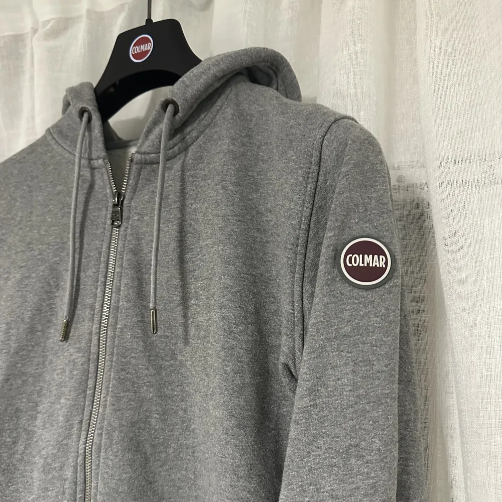 Snygg colmar zip up hoodie!  Storlek Medium Bra skick! Hör av er vid frågor!. Hoodies.