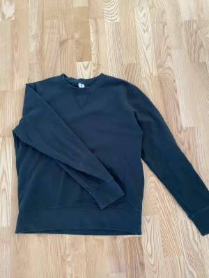 Arket sweatshirt S - Grön sweatshirt från arket. Storlek S. 