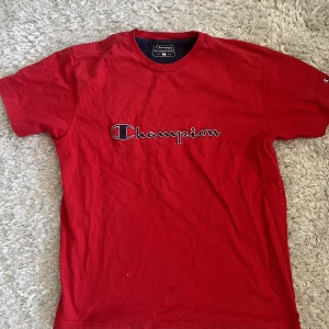 Champion T-shirt - Röd champion T-shirt i storlek L