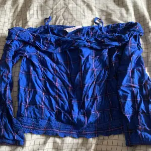 Fin blå axellös tröja i storlek 10-11 år 💕