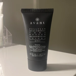 Avant night moisturiser  - Säljer en night moisturiser från avant🤍Den är helt oanvänd och oöppnad som man ser på sista bilden🤍☺️Orginalpris: 750kr, säljer för 80kr + frakt