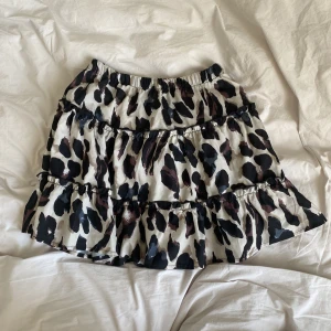 Mönstrig kjol - Söt kjol, strl xs men passar även s och m💕