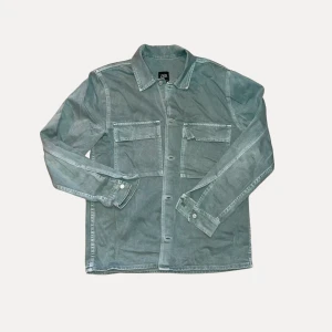 zara overshirts  - Hej! Jag säljer min ZARA jacka. Den är i storlek S och knappt använd😃säljer pga att den inte änvends! 