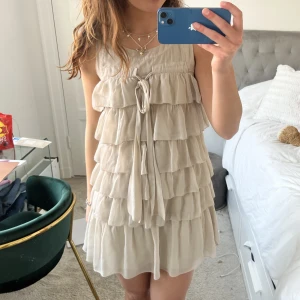 Volangklänning!  - Så så perfekt klänning till sommaren!!