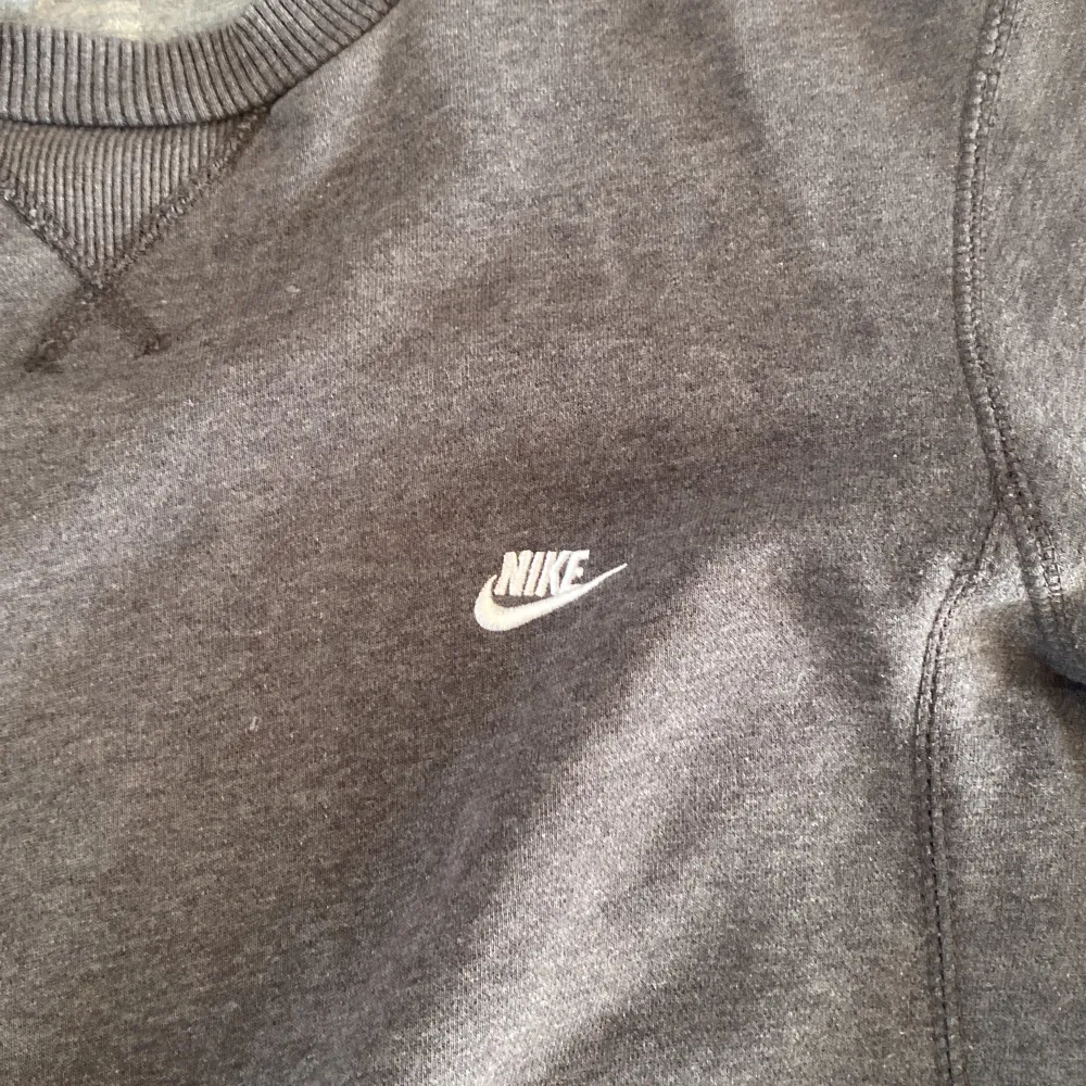 Fin Niketröja i storlek S. Använd men bra skick ändå. Säljer för att den är för liten.. Tröjor & Koftor.