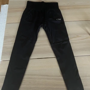 Tight ICIW - Snygga svarta träningstights från Icaniwill nästan aldrig använda. Storlek S/36 /Alice💕