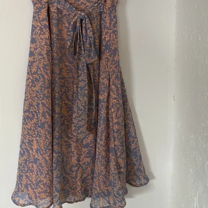 Klänning  - Jätte fin sommarklänning aldrig kommit till användning dock:/