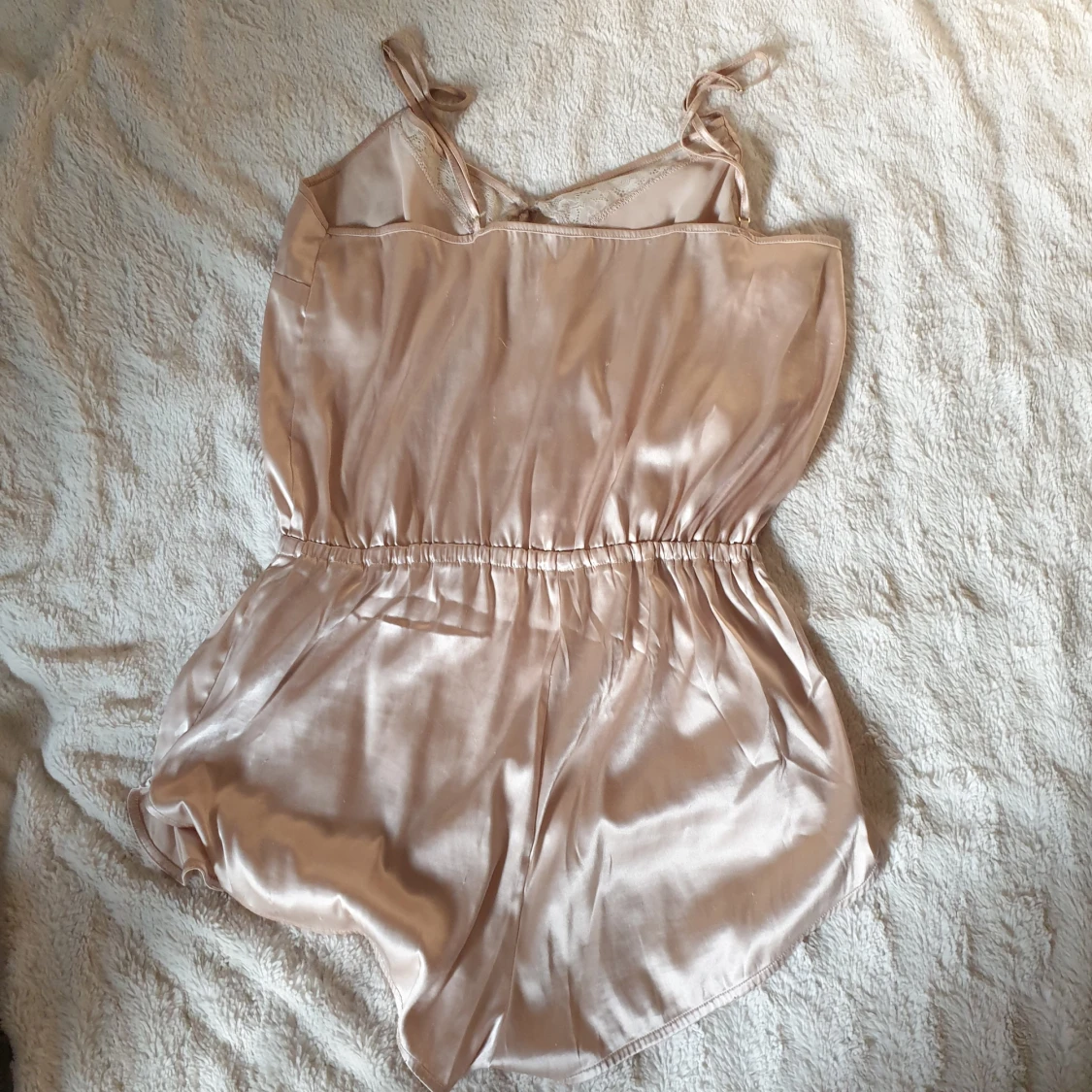 Jumpsuit / playsuit / romper i satin - 90