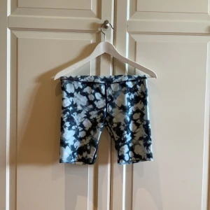 Biker shorts - Sköna biker shorts från Energetics i storlek S. Hör av dig vid funderingar.💌