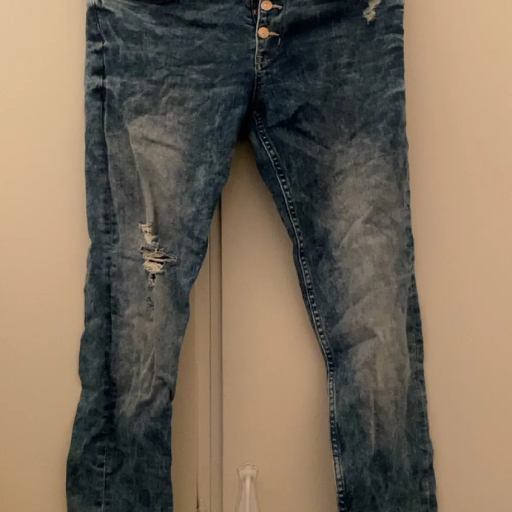 Stretchiga jeans ifrån hm i strl 164, aldrig använda💖. Jeans & Byxor.