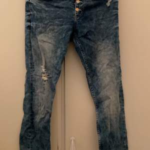 Stretchiga jeans ifrån hm i strl 164, aldrig använda💖