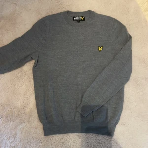 Tröja - Fin stickad tröja från Lyle & Scott, jätte bra skick!