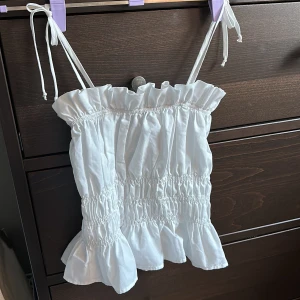 Topp - Jättesöt topp från Gina i fint skick🤍