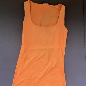 Linne - Linne i storlek small med dubbelt tyg över brösten 🦋 hör av er vid minsta intresse eller funderingar 💓