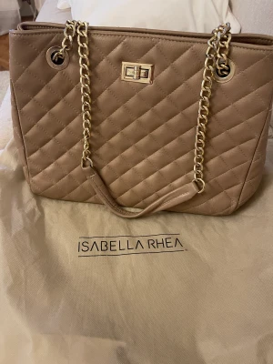 Isabella Rhea - Välanvänd väska från Isabella Rhea