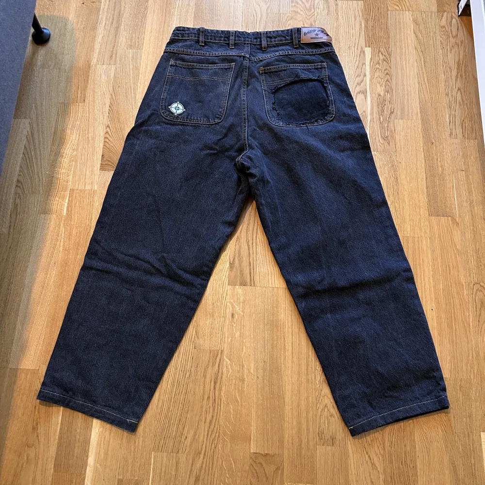 Använda en säsong har klippt bort märket på bakfickan . Jeans & Byxor.